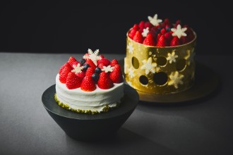 画像：【THE LOBBY LOUNGE】クリスマスの夢がつまった金色に輝くケーキ『Blissful Christmas Cake』