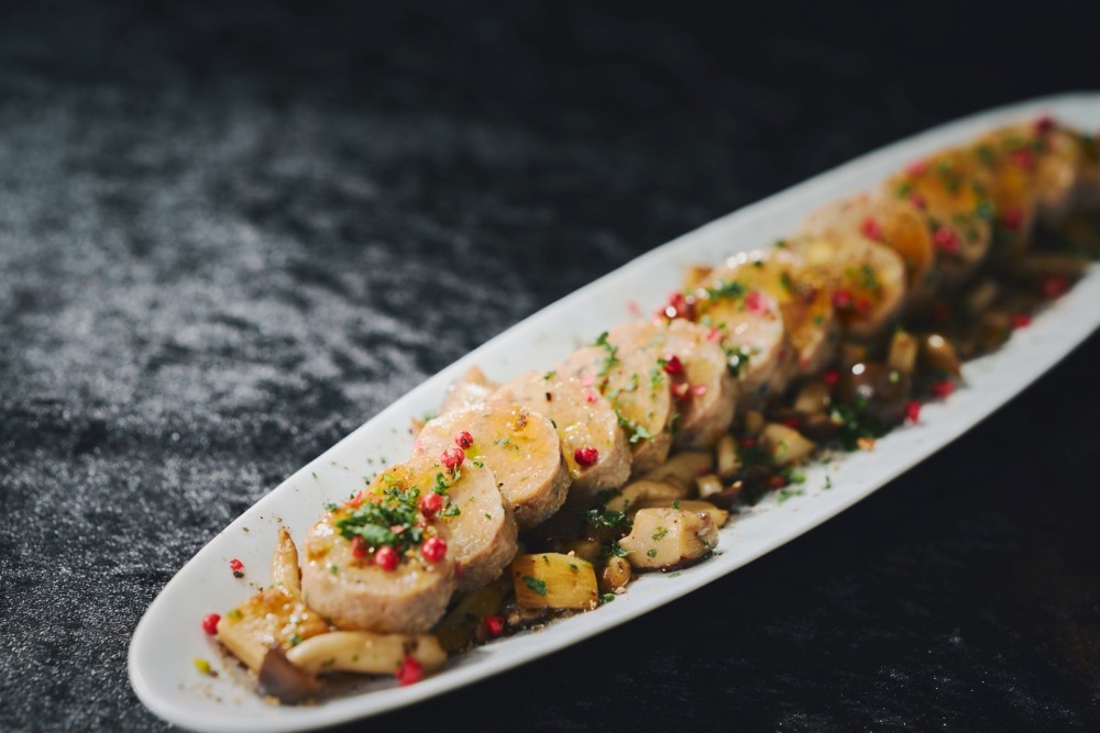 阿波尾鶏のガランティーヌ　ブッシュ・ド・ノエル仕立て