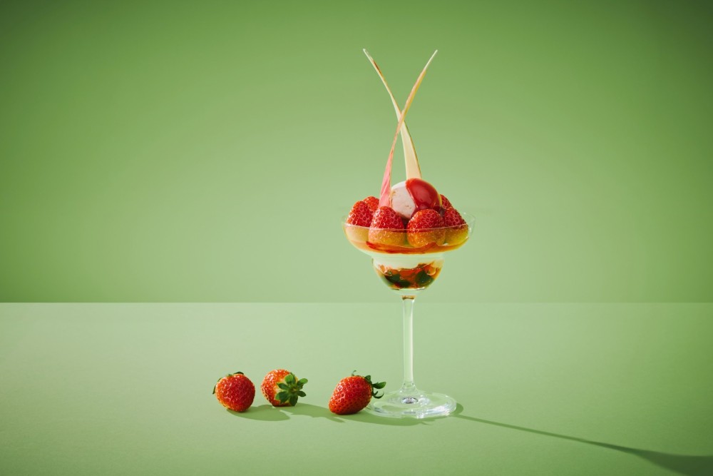 大粒いちごの贅沢パルフェ　ハリのある食感とあふれる果汁を堪能