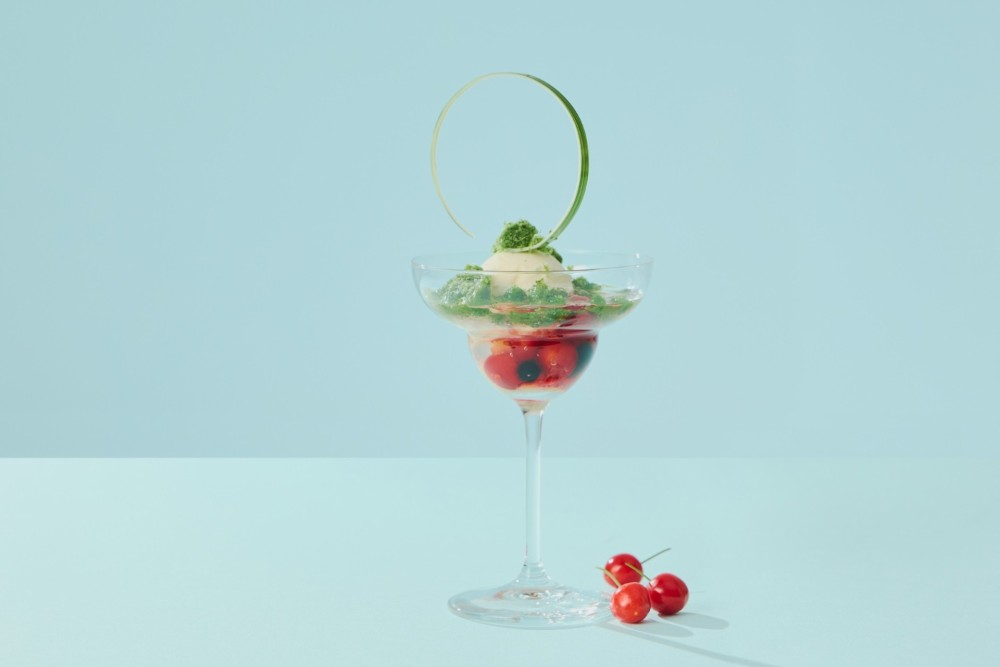 華やかなボリュームのさくらんぼパルフェ　ジュレ仕立てで爽やかに